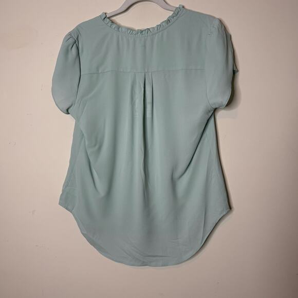 41 Hawthorn Women Tiffiny Tulip Sleeve Split Neck Blouse Green NWT Size M - Picture 6 of 9